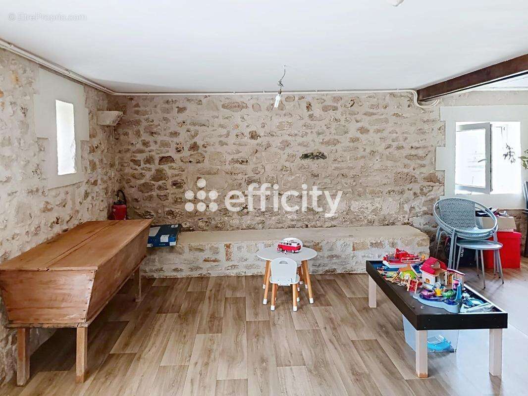 Maison 237 m² à Iteuil  - photo 12