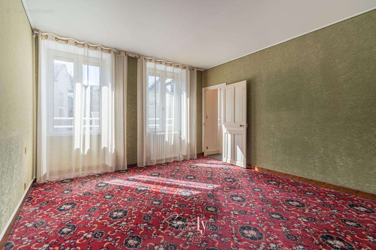 Appartement à SAINT-ETIENNE-DE-FURSAC