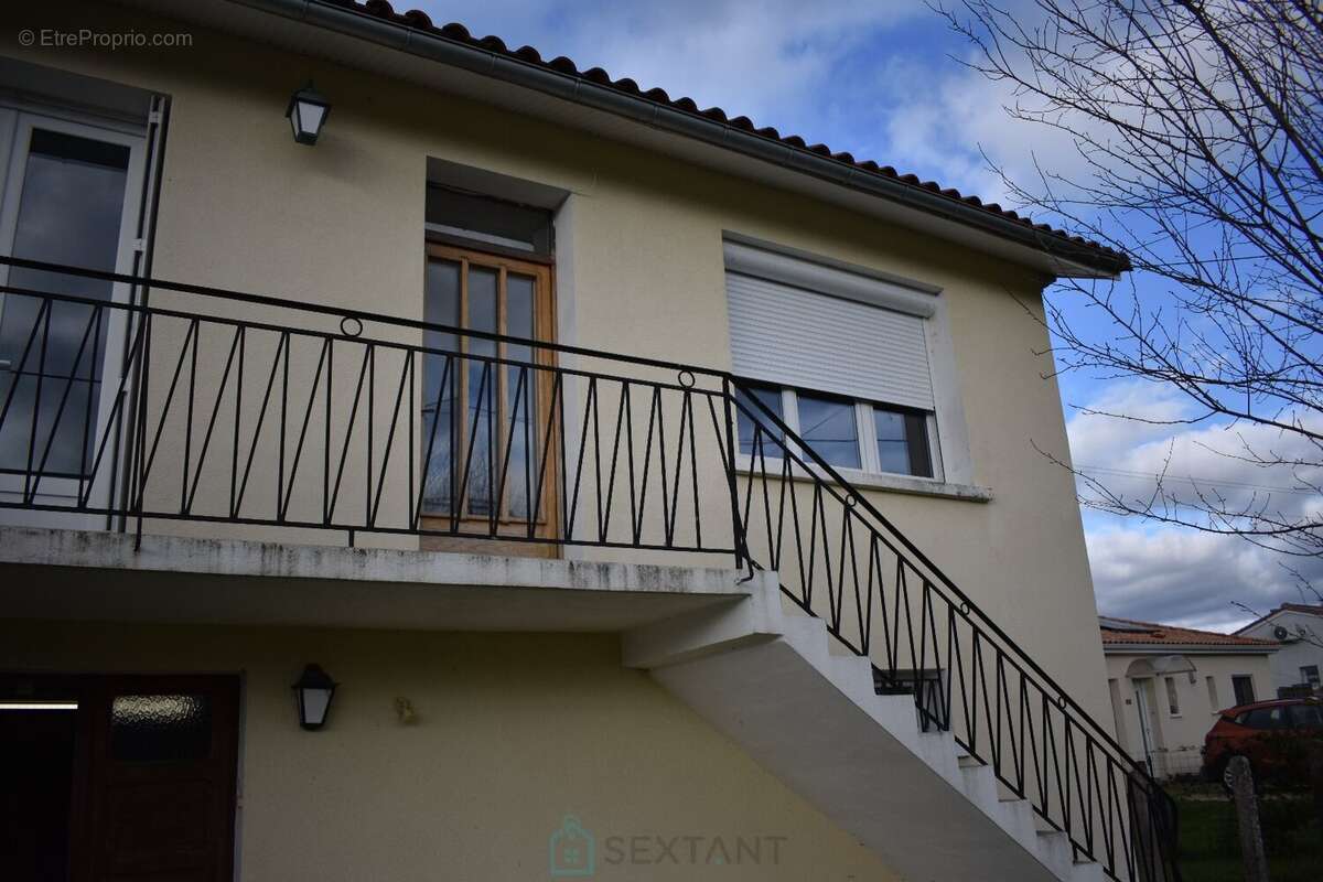 Maison à CHALAGNAC