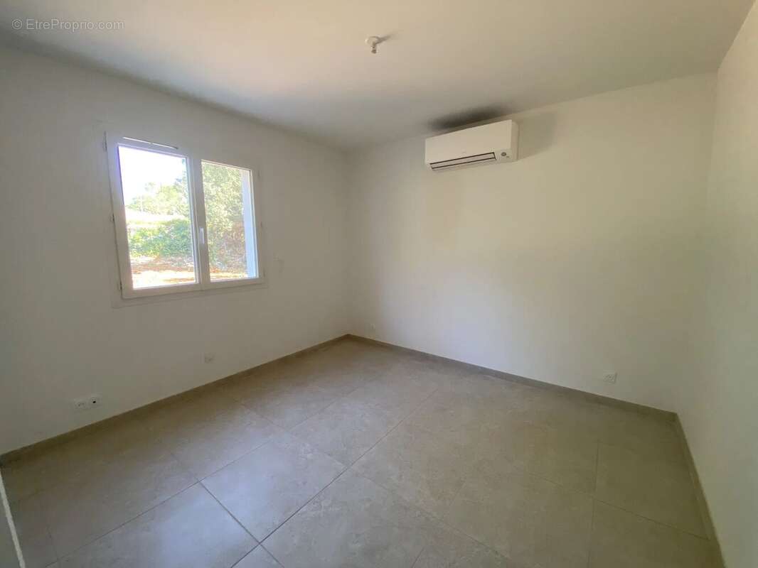 Villa de type 4 neuve sur 1988 m² de terrain clos à Saint-Maximin - photo 5