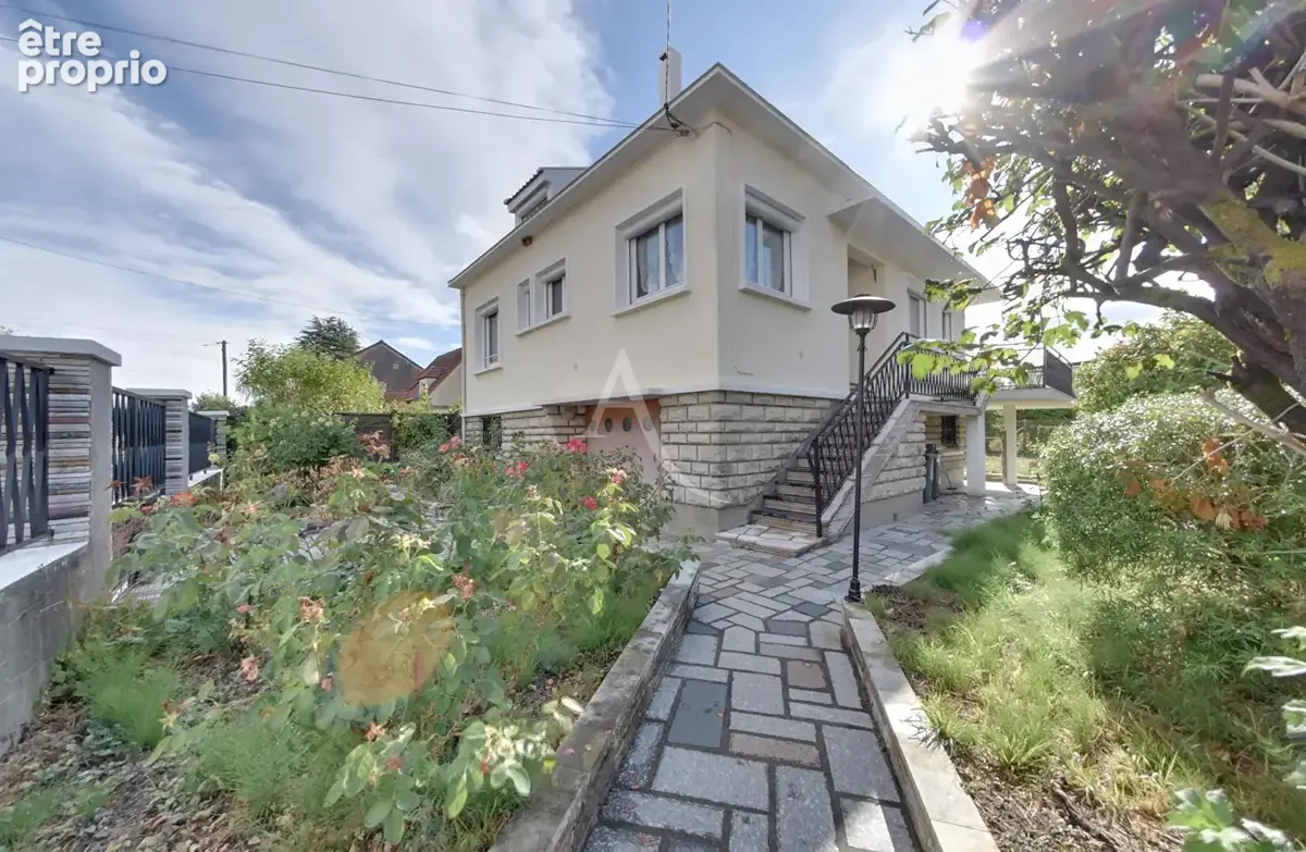Maison à OZOIR-LA-FERRIERE