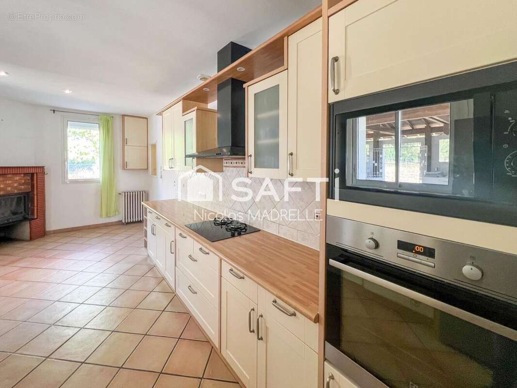 Maison 200 m² à Ambares-Et-Lagrave  - photo 4
