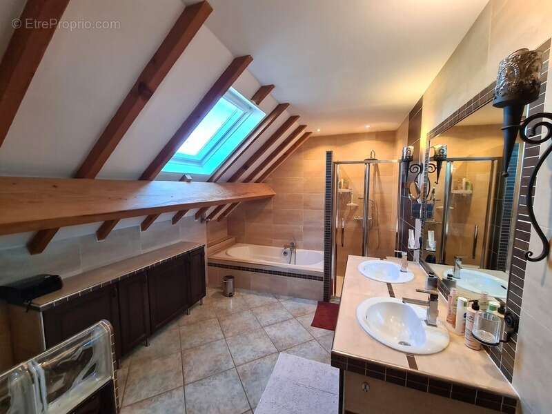 Maison à SAINTE-GENEVIEVE-DES-BOIS