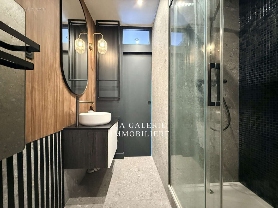 Appartement à COURBEVOIE