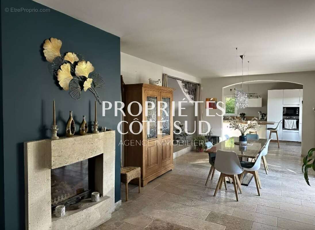 Maison à LAUDUN-L'ARDOISE