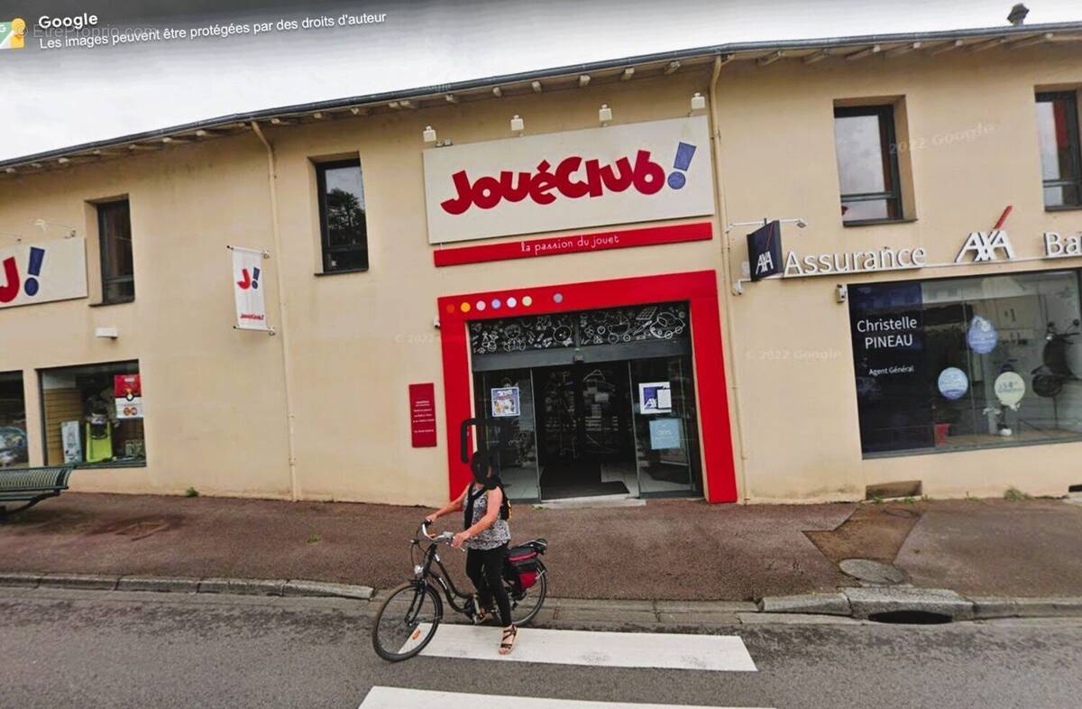 Surface Commercial Magasin Centre Ville 800m2+ 150 m2 St Junien - photo 1