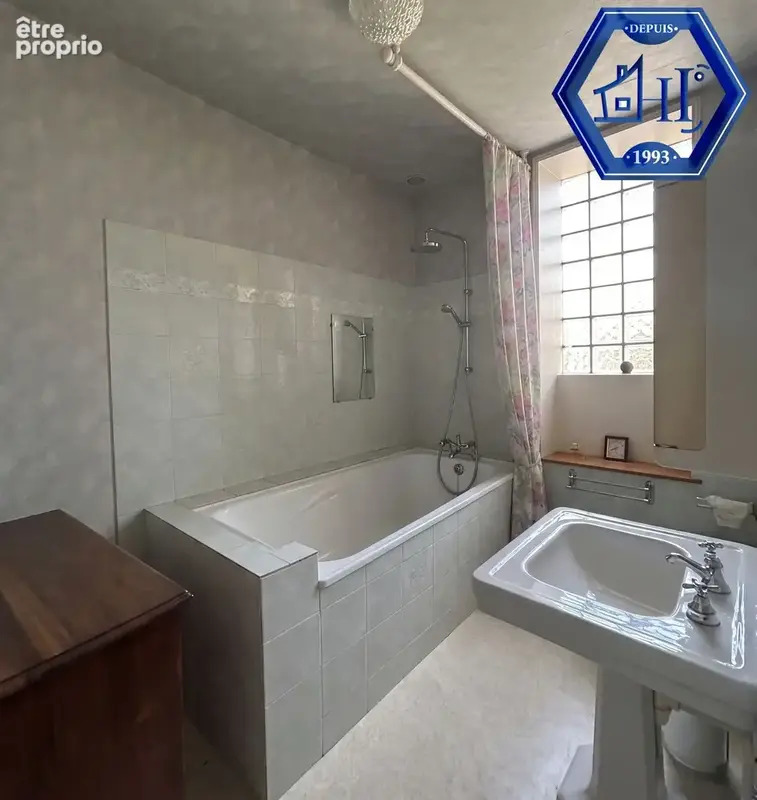 Maison centre village - photo 7