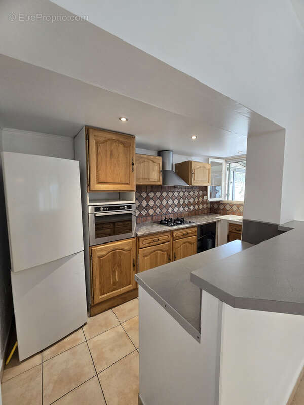 Maison à ENTRAIGUES-SUR-LA-SORGUE