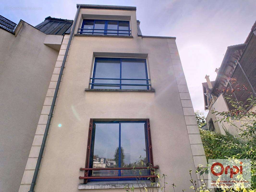 Maison à ISSY-LES-MOULINEAUX