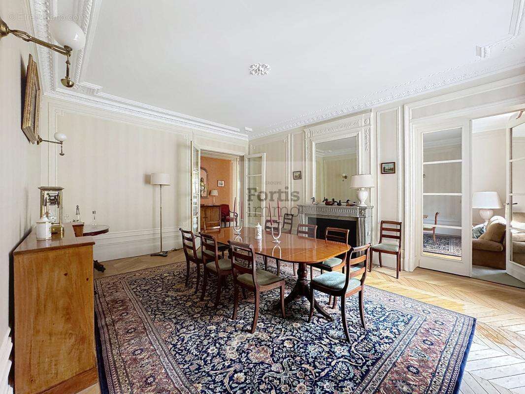 Appartement à PARIS-17E