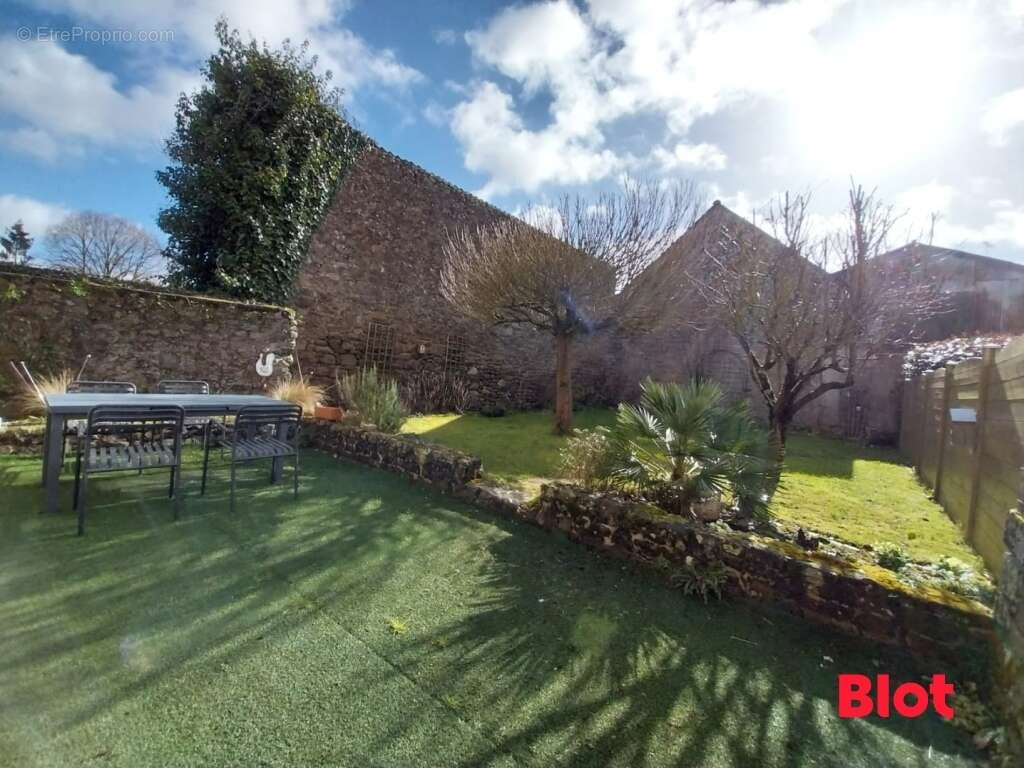 Maison à MINIAC-MORVAN