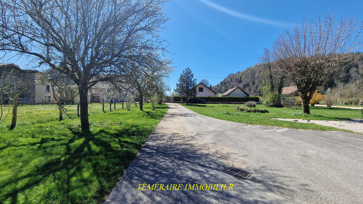Maison à BOURG-DE-SIROD