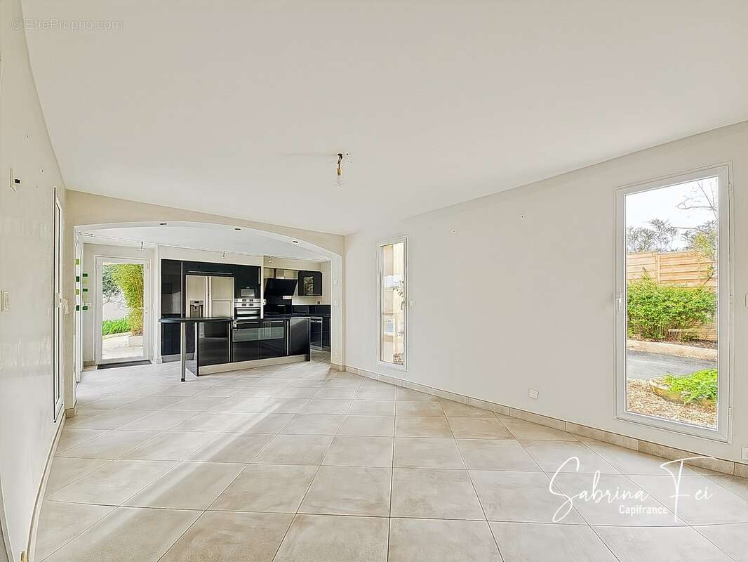 Maison familiale de plus de 165 m² – quartier résidentiel recherché – calme absolu – sans vis-à-vis – exposition sud – piscine - photo 6