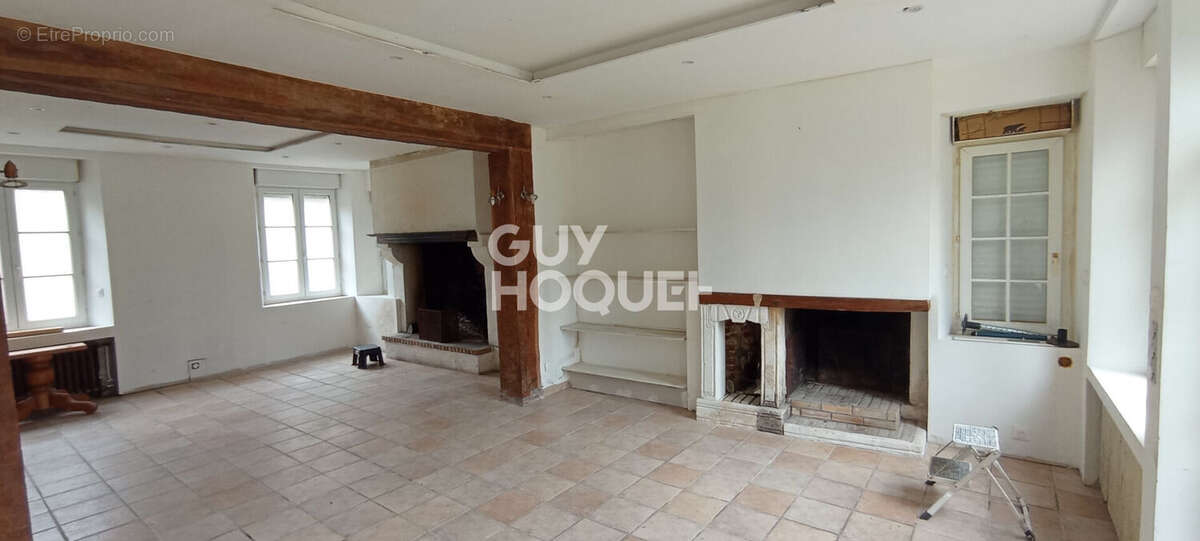 Maison à SAINT-CYR-DU-RONCERAY