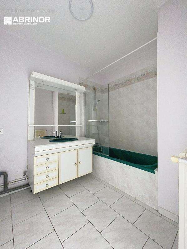 Appartement T3 - 70m² habitable - photo 9
