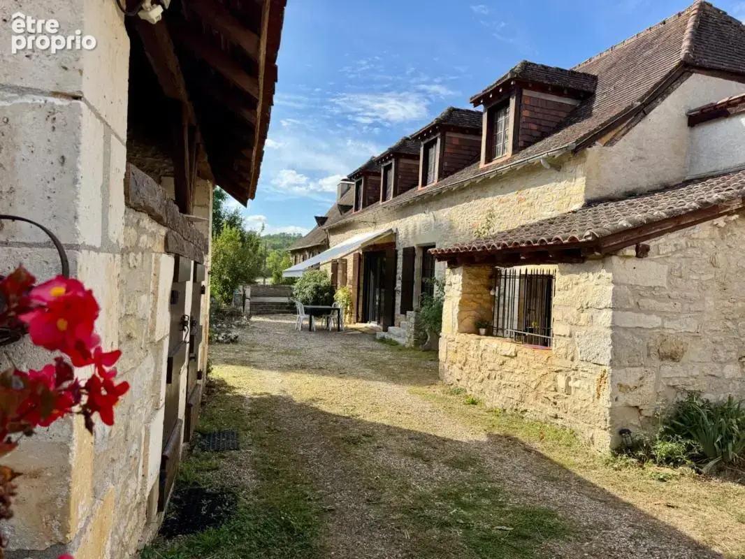 Coulaures (24420) – longère en pierre de 186 m² – 5 chambres – terrain de 3 224 m² – garage et dépendances - photo 27