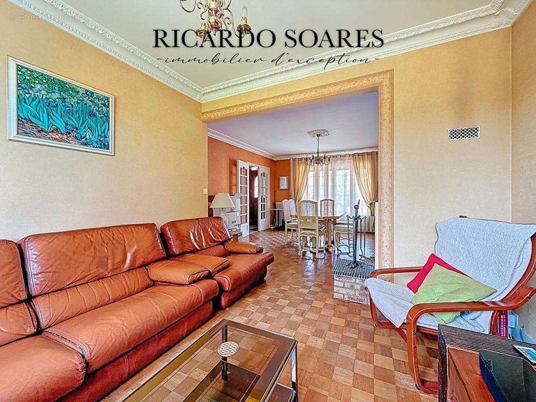 Maison à LE THILLAY