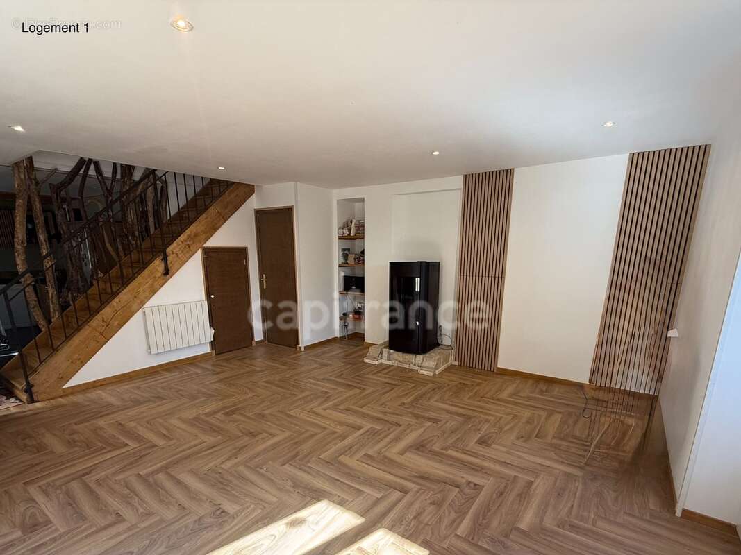 Maison avec deux logements indépendants : une opportunité rare pour habiter, investir ou réunir plusieurs générations - photo 2