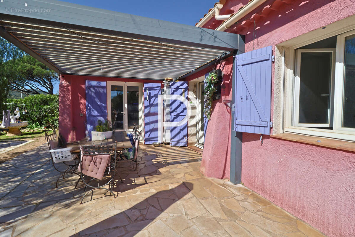 Maison à ROQUEBRUNE-SUR-ARGENS