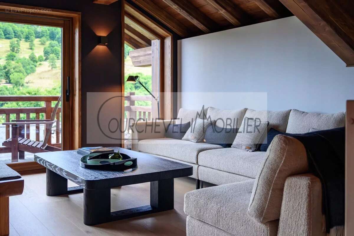 Maison à LES ALLUES