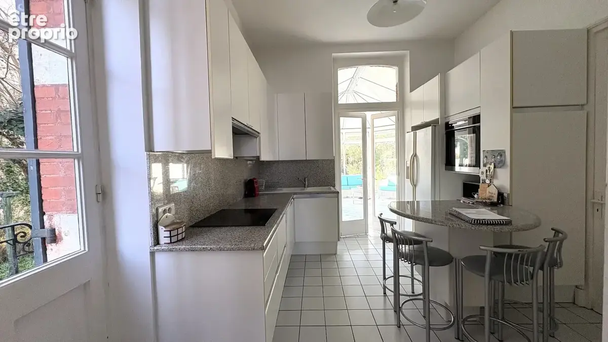 Maison de maitre de type t8 de 202 m2 avec piscine - photo 12
