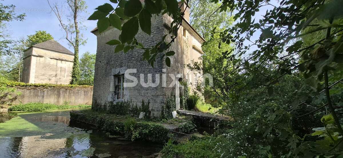 Maison à NOYERS