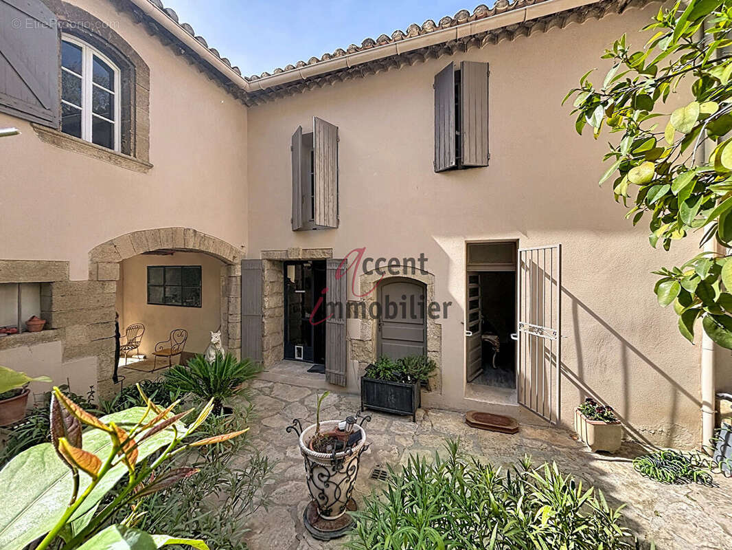 Maison à ROBION