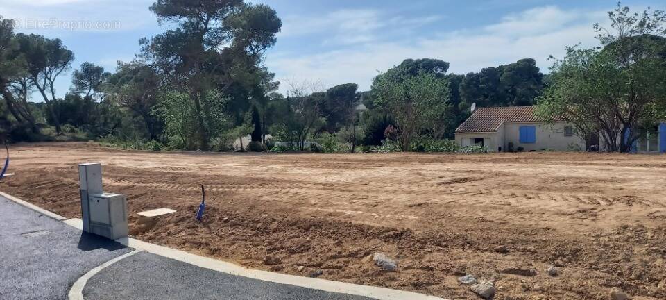 Terrain à LEZIGNAN-CORBIERES