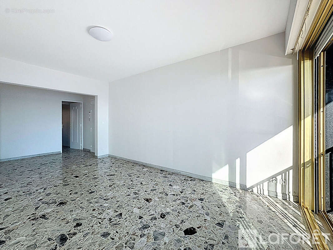 Appartement à ROQUEBRUNE-CAP-MARTIN