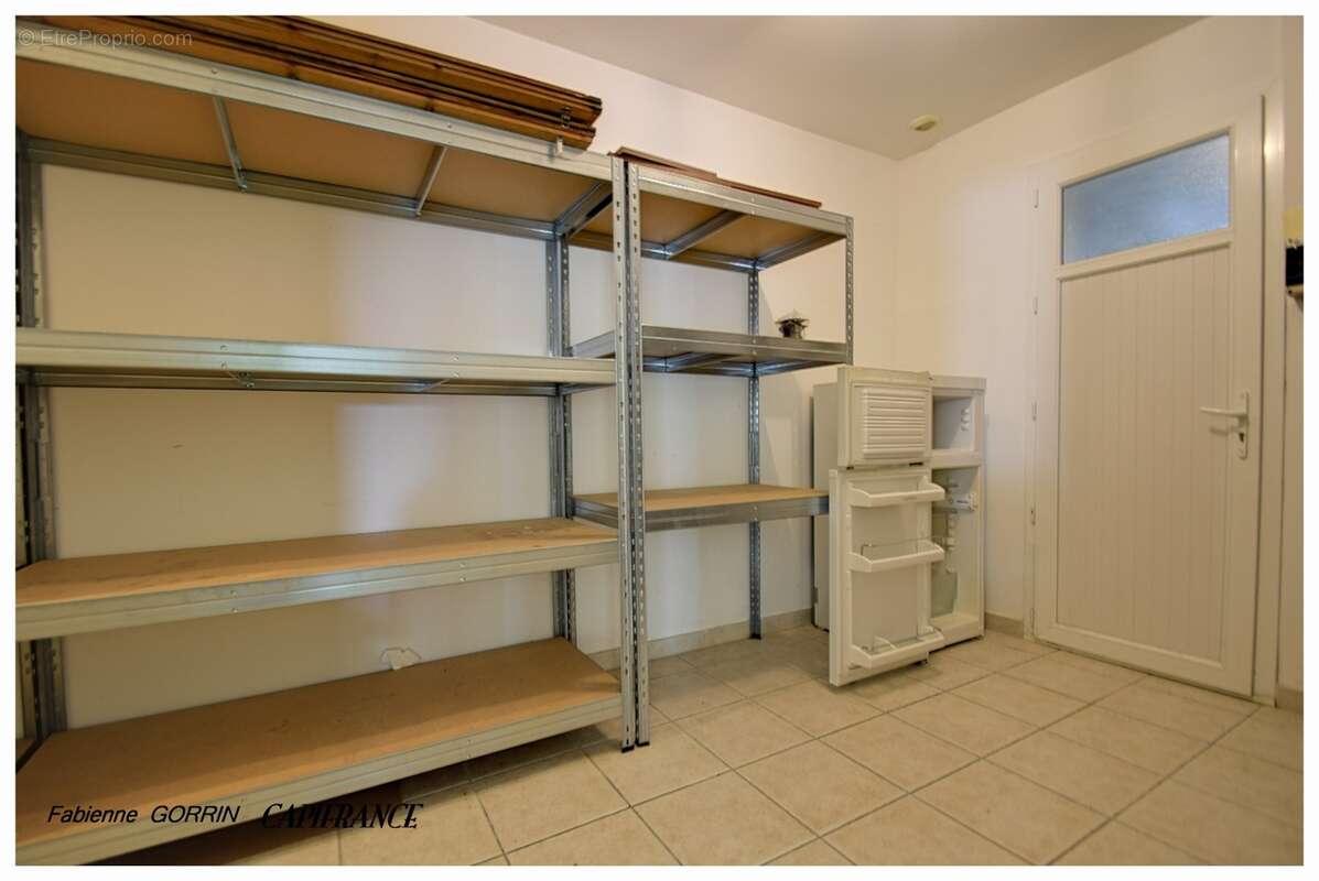 Maison à vendre 5 pièces  (17) Plain pied, trois chambres, terrain clos, panneaux photovoltaïques, Abris de jardin et abris à vé - photo 5