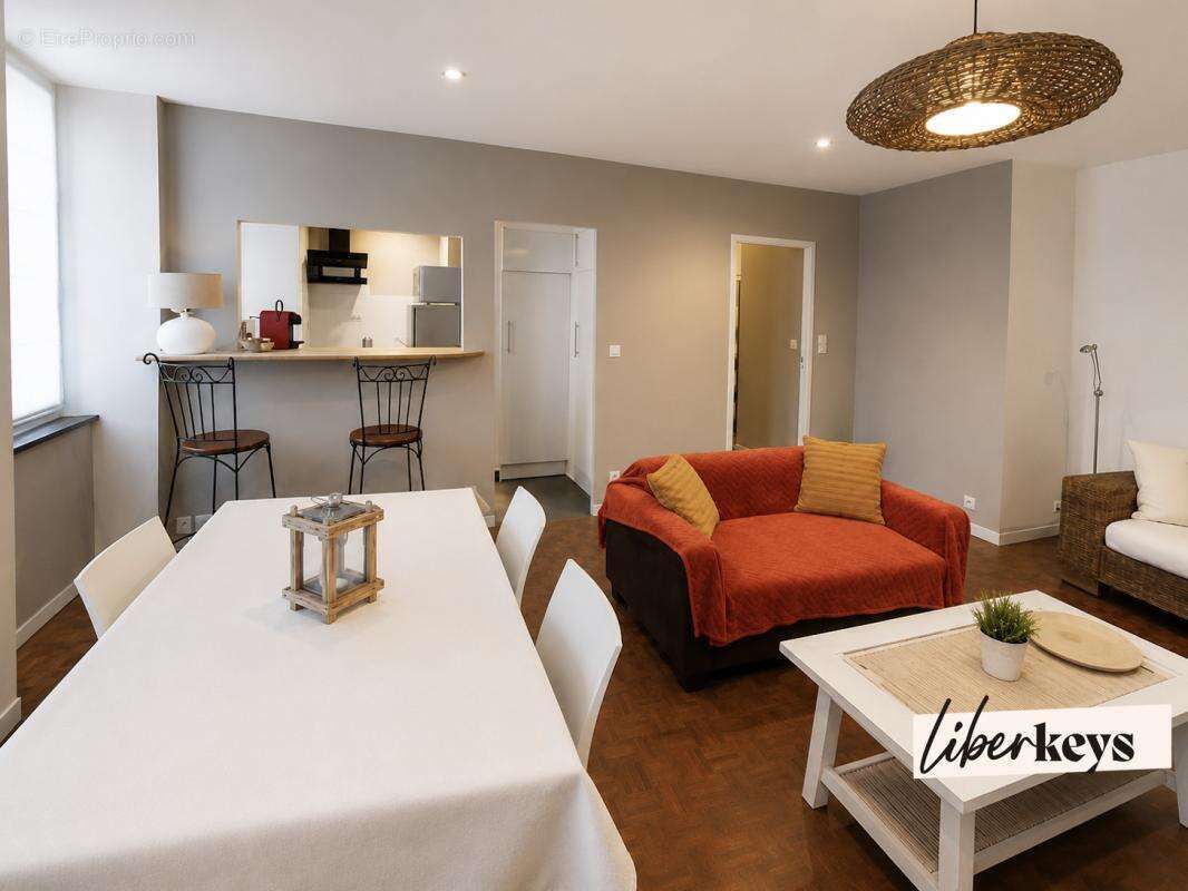 Appartement - 62 m² - T3 - Centre ville de Lesneven - photo 2