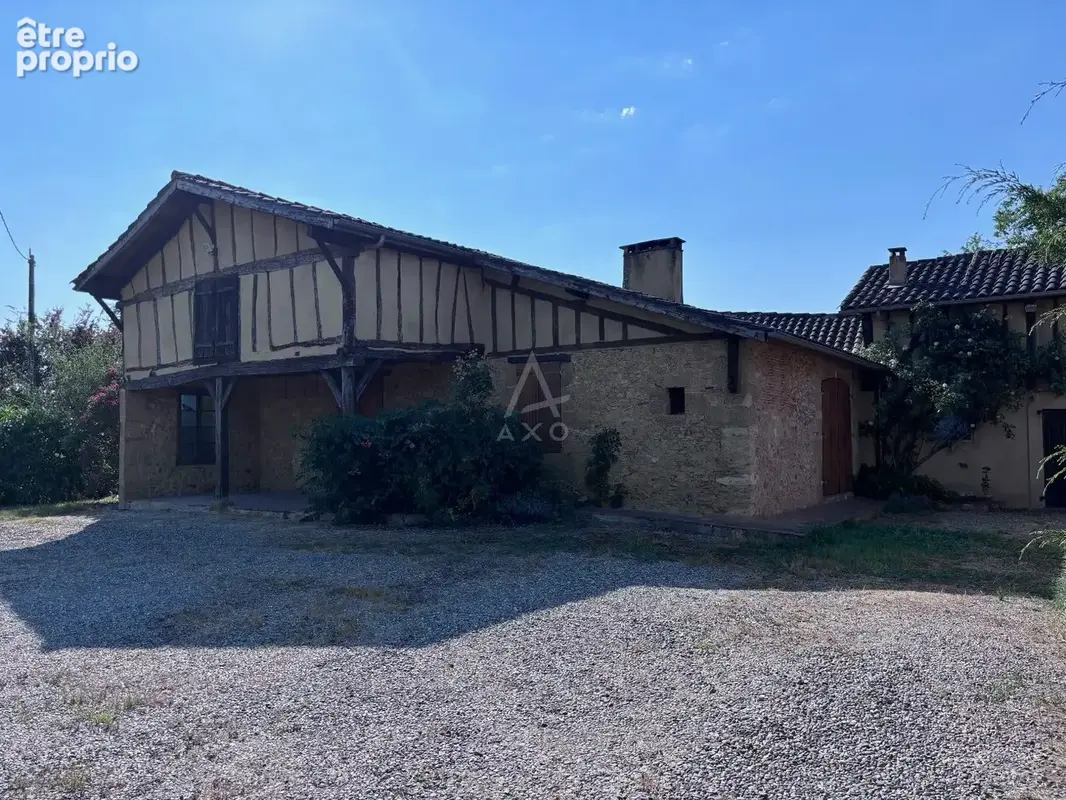 Maison en pierre et à colombages de 130 m² sur 1500 m² de terrain - photo 1