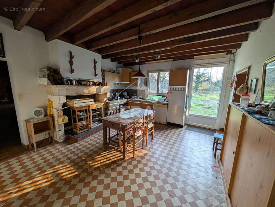 Maison à MENESPLET
