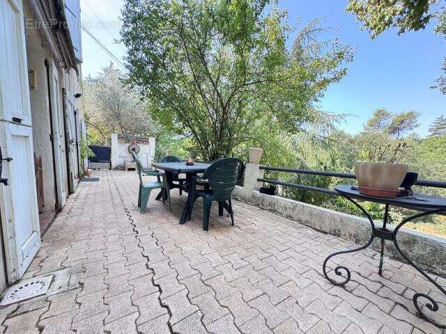 Appartement t5 en rez de villa avec terrasse et piscine a vendre sur mirabeau - photo 2