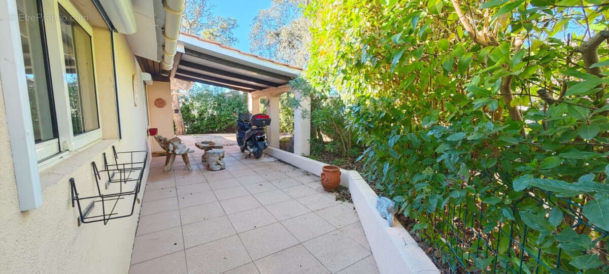 Maison à ROQUEBRUNE-SUR-ARGENS