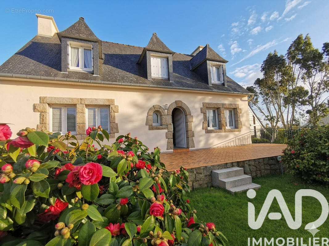 Photo 1 - Maison à LA ROCHE-DERRIEN
