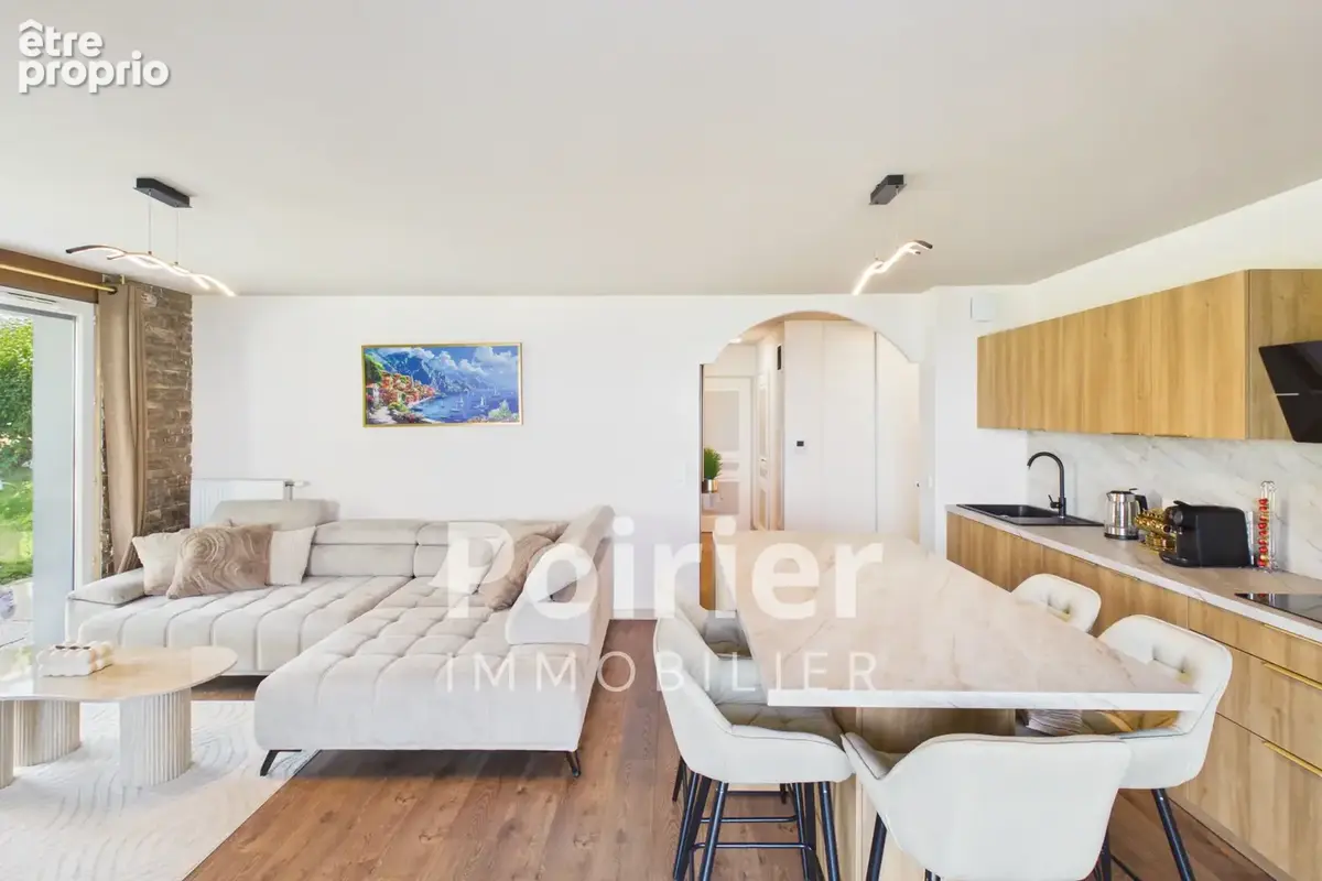 Appartement rénové de type 3 à EVIAN avec jardin vue lac et stationnements - photo 2