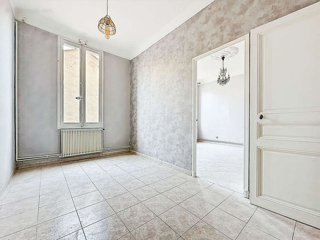 Appartement à MARSEILLE-5E