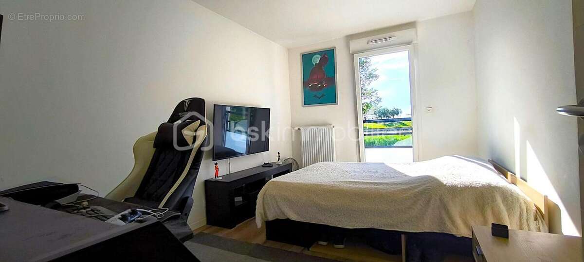 Appartement à LA ROQUE-D&#039;ANTHERON