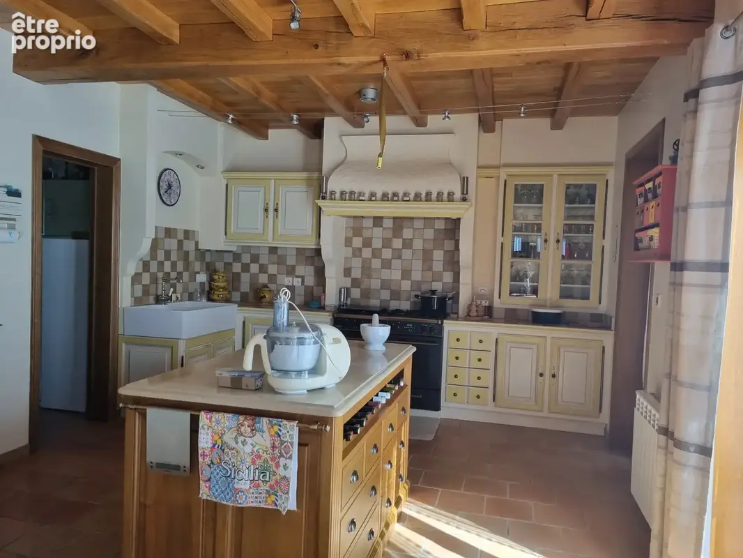 Maison avec terrain et piscine - photo 11