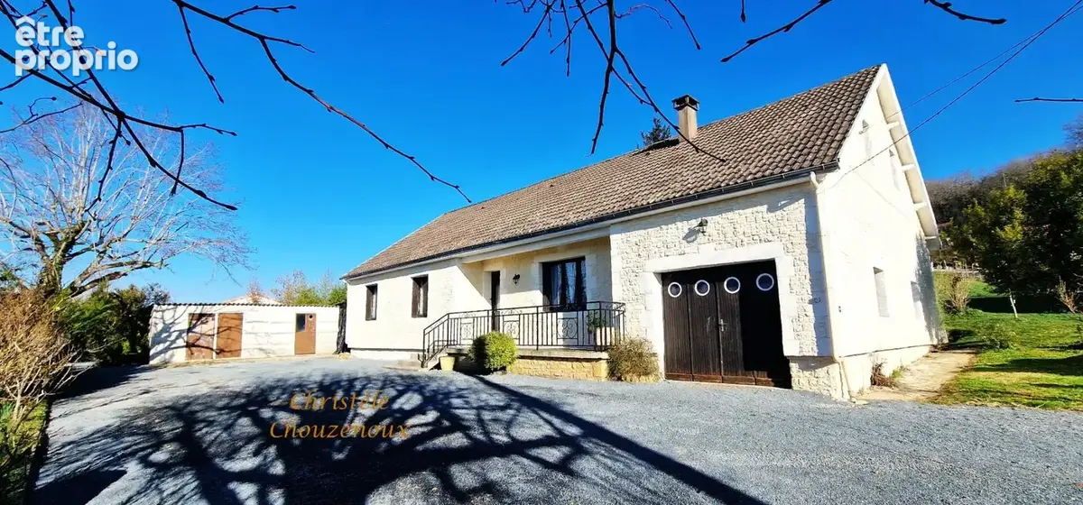 24120 Terrasson : Maison  de plain pieds  sur 4385m² de terrain - photo 2