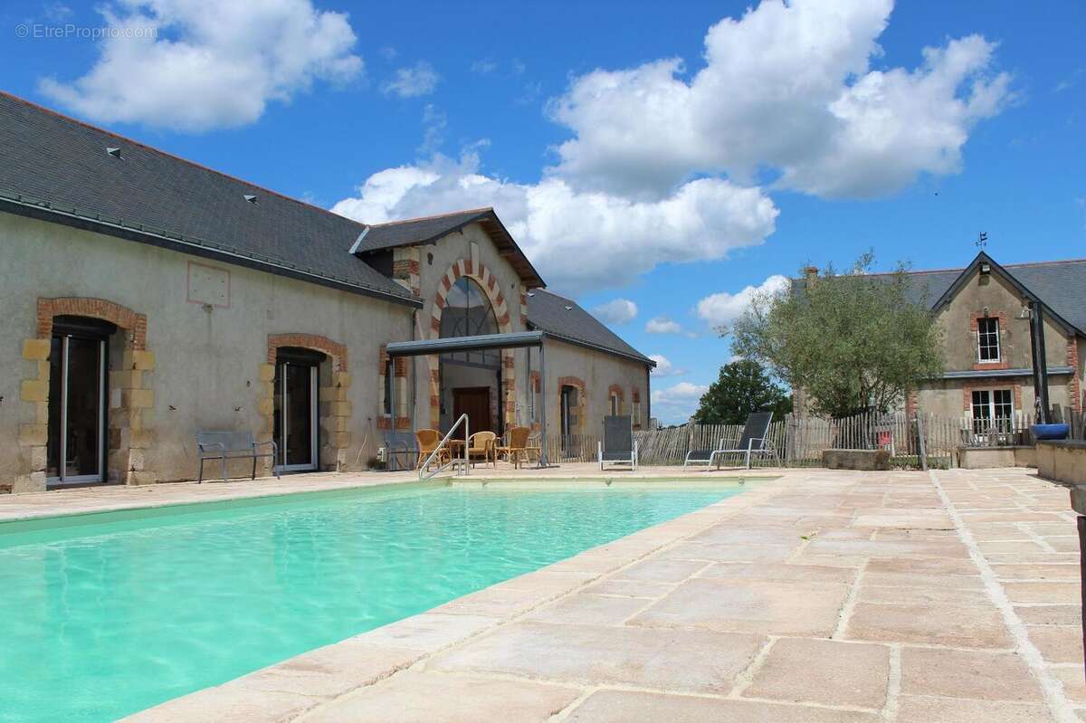  - Maison à SEICHES-SUR-LE-LOIR