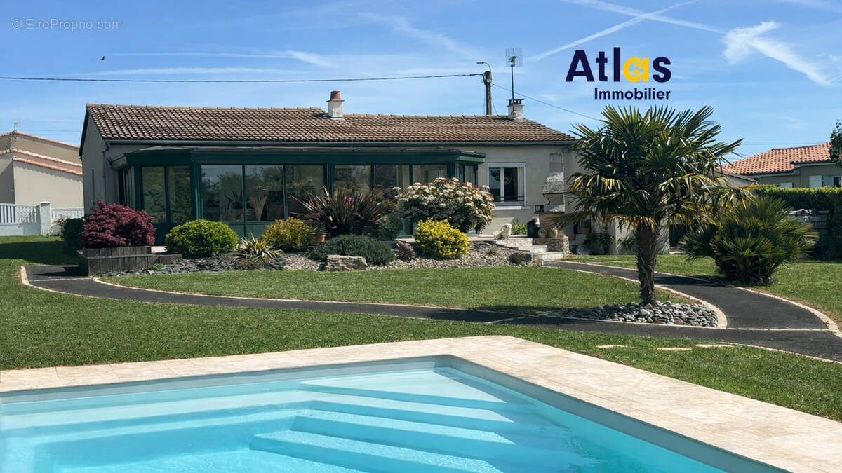 Maison de 118 m2 à Vouillé - photo 1