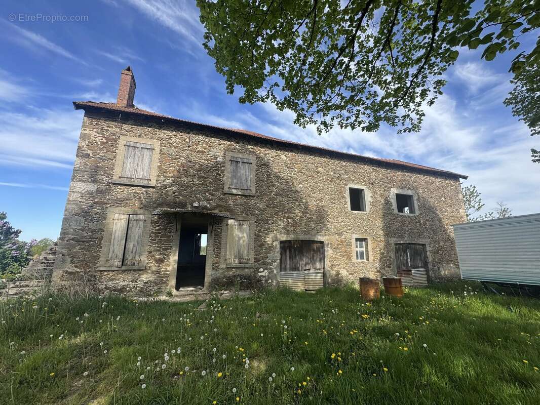 Maison à RIEUPEYROUX