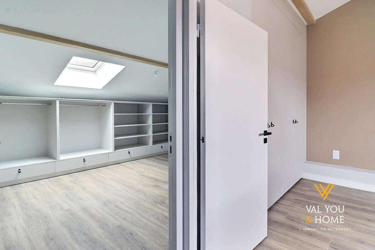 Appartement à LA TOUR-DE-SALVAGNY