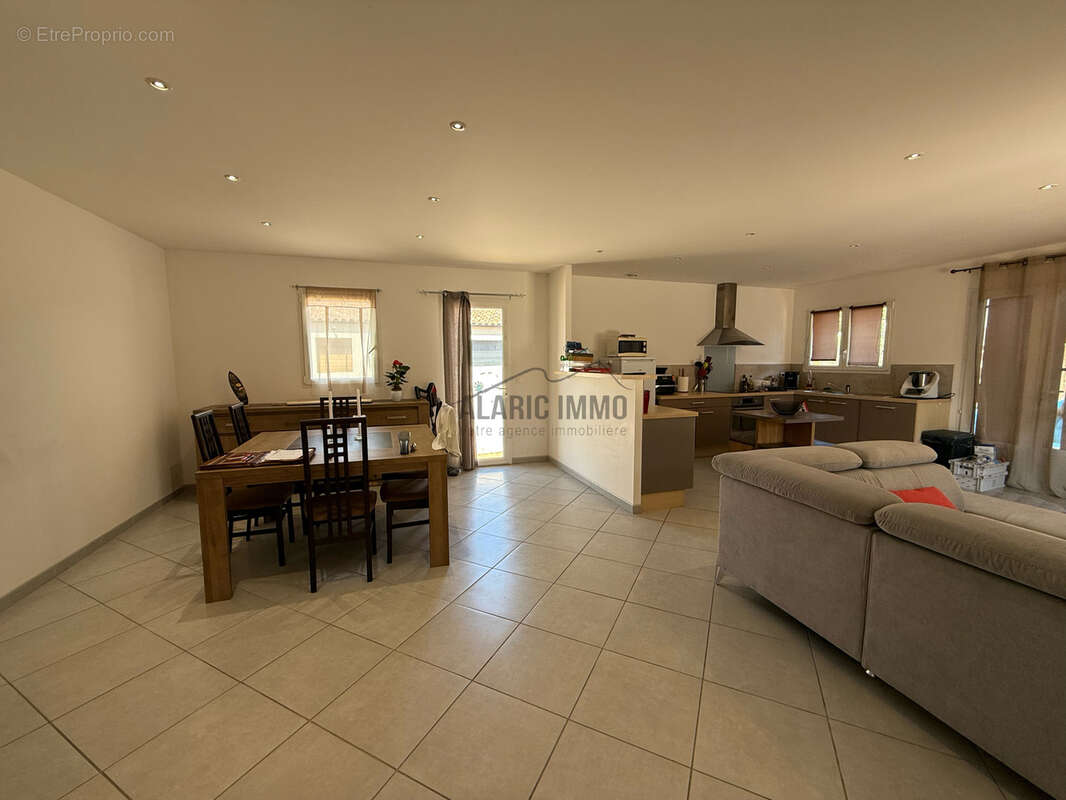 Villa plain-pied avec jardin et carport - photo 6