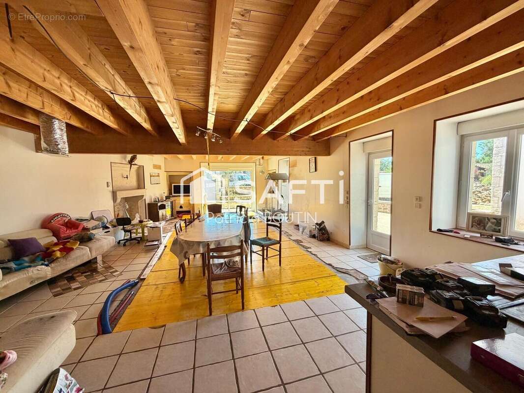 Maison 186 m² à La Creche  - photo 3