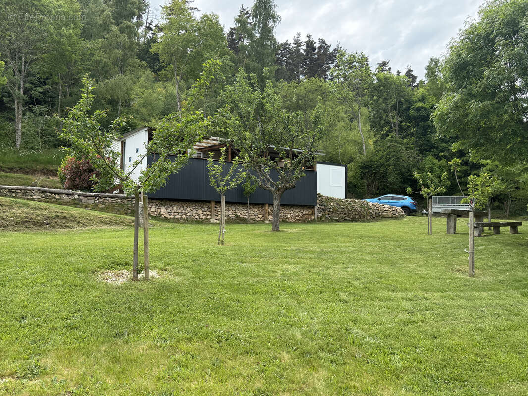 Appartement à LES BESSONS