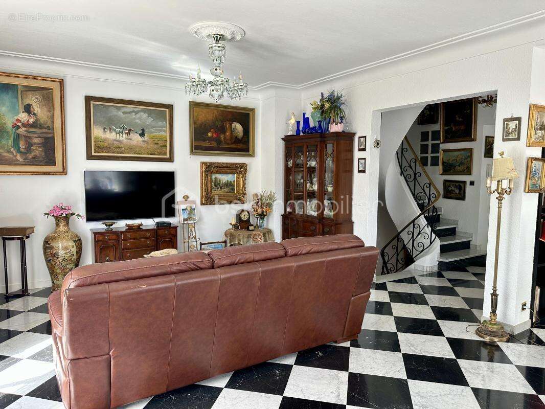 Maison catalane rénovée – 175 m² – 5 chambres – garage – jardin - photo 7