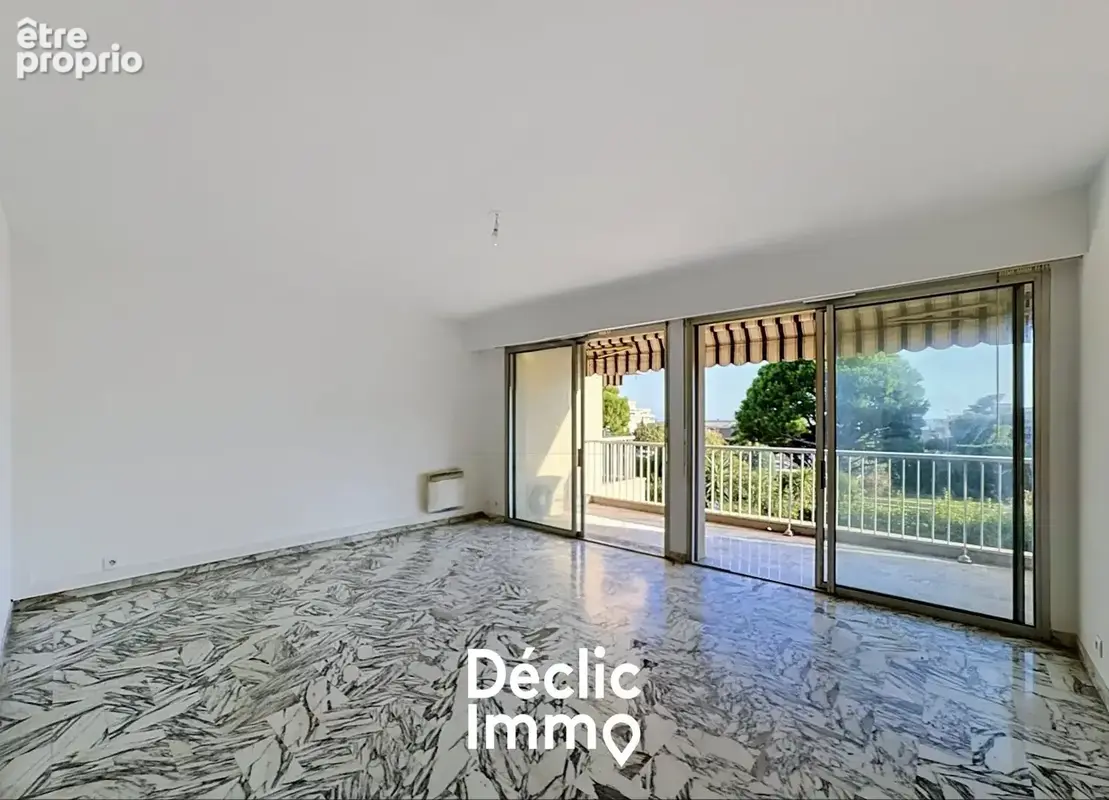 Appartement à SAINT-LAURENT-DU-VAR